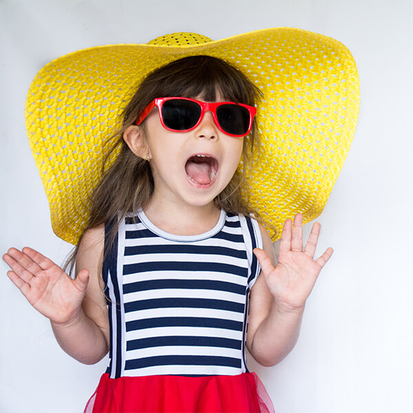 7 Gründe, warum Ihr Kind eine Sonnenbrille tragen sollte