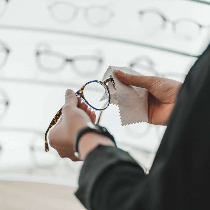 Wie Sie Ihre Brille richtig reinigen